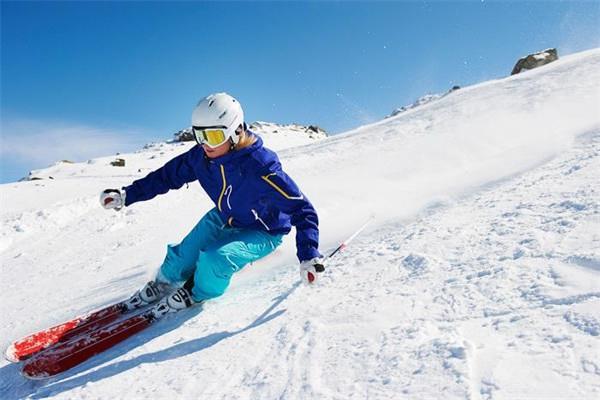 东北外卖小哥滑雪能有多炫酷 高山滑雪是冬奥会项目吗