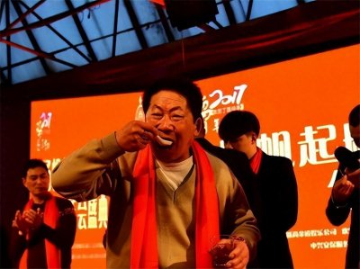 ​中国辣王李永志：5斤辣椒配白酒吃了38年，如今下场令人同情