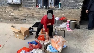 ​一个铝锅一把菜刀就能自制毒品 网友：女版绝命毒师