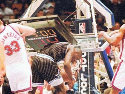 奥尼尔真的扣碎过篮板?一人曾经做到过两次,乔丹比奥尼尔还狠