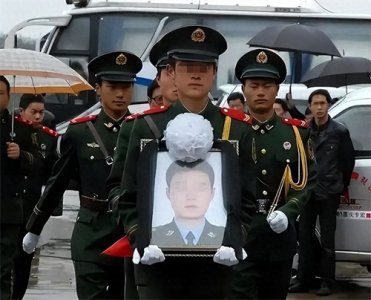 “复旦十八驴”事件,付出生命的烈士,最终救出18名高学历白眼狼