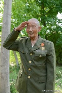 光荣之家的的区别,父辈们当兵时发的光荣之家是政府发的,现在退