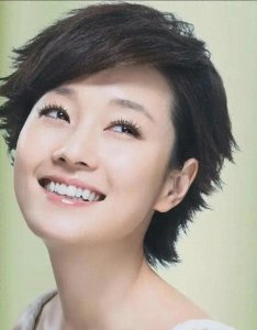 马伊琍的成长背景和演艺之路