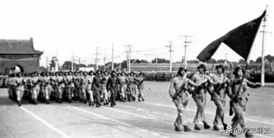 29张历年国庆阅兵照片,见证人民军队日益强大,场面爆燃令人震撼