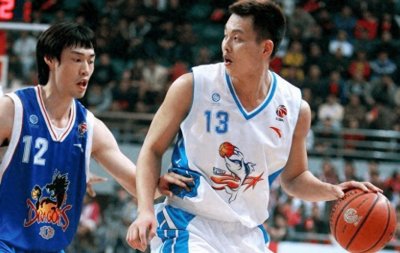 王哲林61分刷新个人得分纪录,CBA国内球员单场得分前十都有谁?