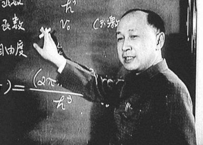 钱学森葬礼:逝世次日天降大雪,三军仪仗队抬棺,数十万人送行