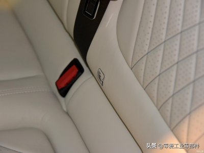 安全带卡扣怎么拆?安全带卡槽拆卸教程