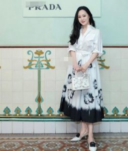 钟镇涛前妻章小蕙太美了!58岁美艳似20,颜值不输小14岁曾黎