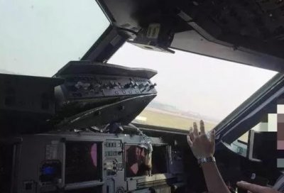 「三国部落」川航备降事件:调查原因并不妨碍赞扬机组的英勇之举