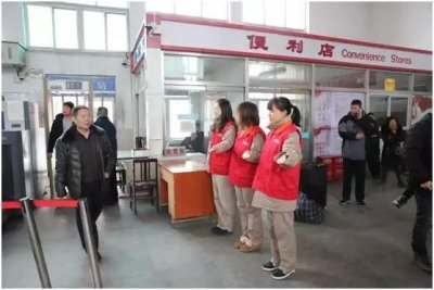 迎新春丨春运到,静海火车站来了一群“红马甲”