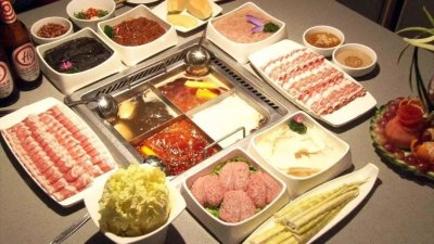 被称为“海底捞大学”211高校,女生深受宠爱,让网友羡慕不已