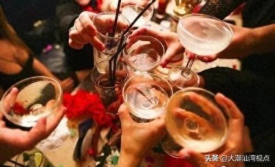 饭局上,有这三种表现的人都是高情商!