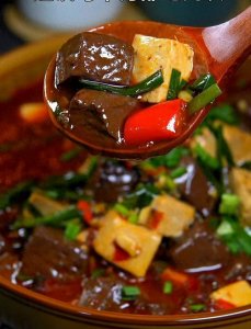 猪血炖豆腐,这样做猪血细腻不腥,味道鲜美更入味