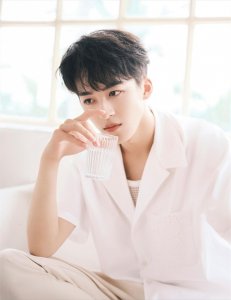 21岁何洛洛,长相帅气像美男子,曾三次错过高考,如今终圆梦