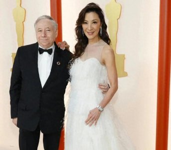 影后杨紫琼与77富豪大婚!婚礼现场一脸幸福,千亿资产或无人继承