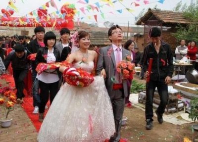 腊月将至,农村俗语“腊月不订婚,正月不娶亲”,啥意思?