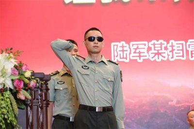 杜富国获八一勋章有什么待遇(和平年代被授一等功奖章)