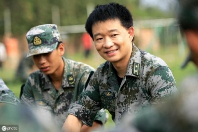 “小曾”晋升大校军衔引热议,军人的世界你不懂