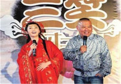 她是刘云天的媳妇,德云社的最早的报幕员,现在瘦的认不出来了